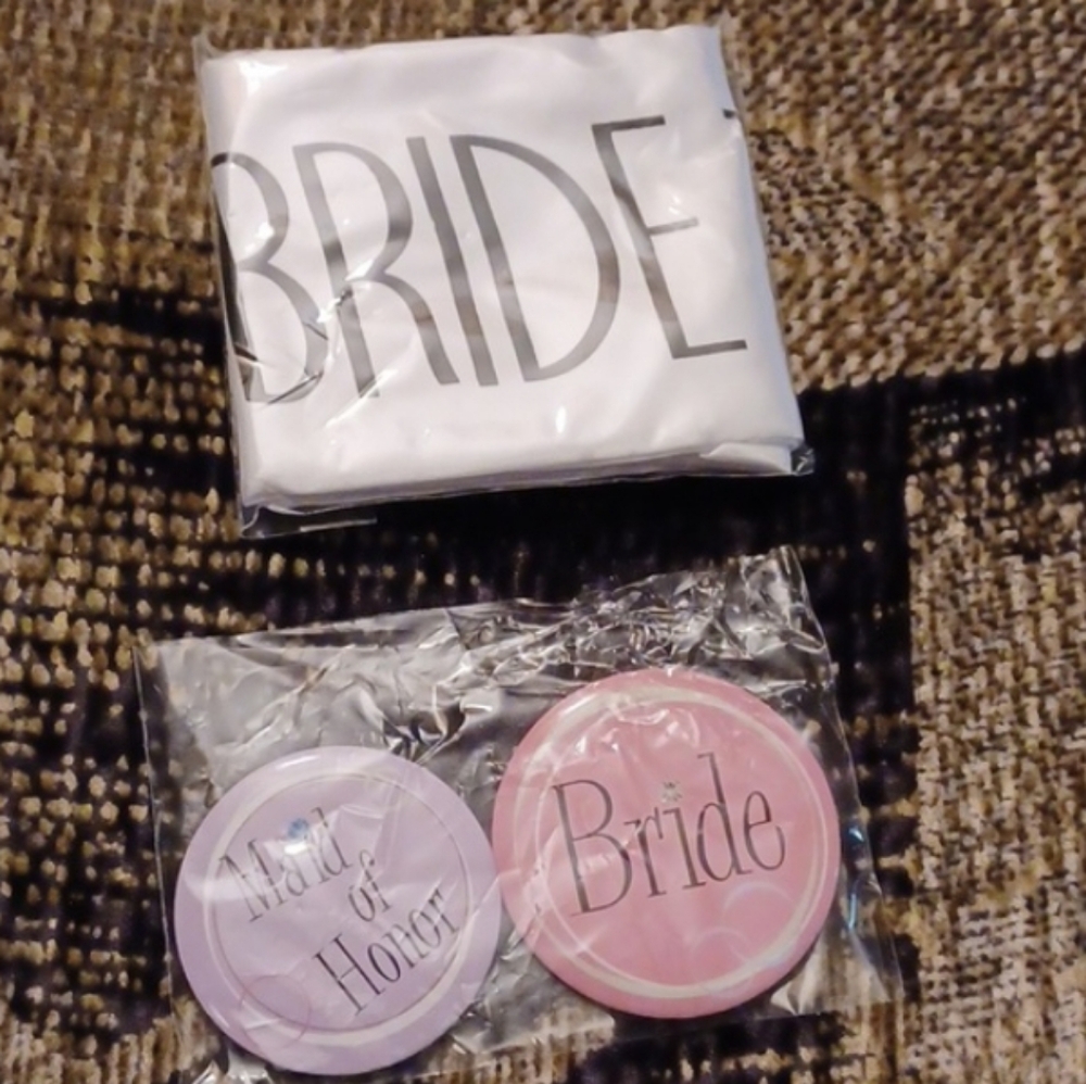 $4 Add-on New Bride-to-Be Sash & 2 Pins (3 Pieces)